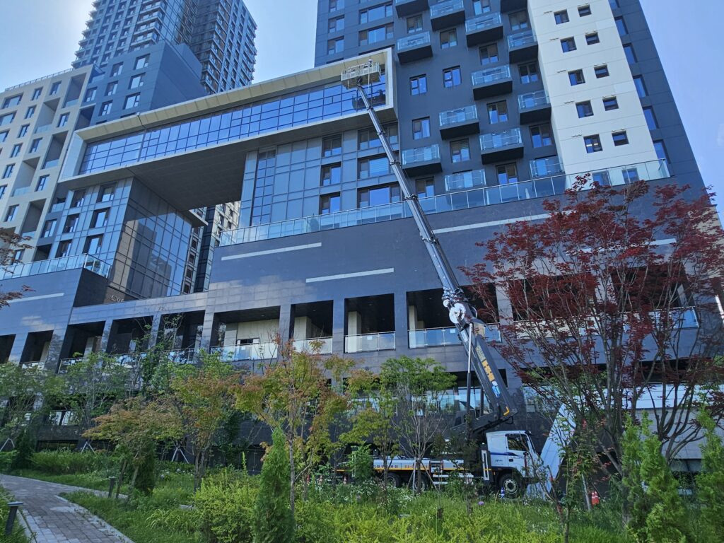 강남 원베일리 아파트 스카이 라운지 유리창 청소 후기 한강 조망을 되찾은 스카이 라운지
